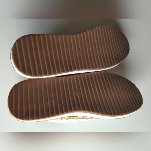 Shoes - Picture 5 of 6